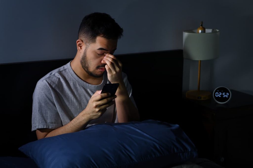 missouri worker using social media late at night